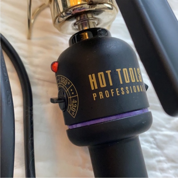 Hot Tools 1 1/4” Curling Iron - Picture 2 of 8